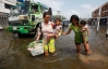 Сильнейшее за столетие наводнение в Таиланде убило боле 280 человек