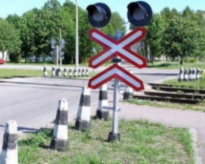 На Полтавщине водитель заснул и врезался в поезд