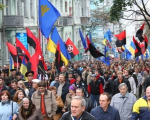 Националисты "партизанскими тропами" съезжаются в Киев на Марш УПА