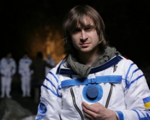 12-річна дочка соліста СКАЙ заробляє гроші на продажу своїх картин