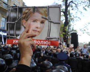 Европейские СМИ: ЕС осуждает приговор Тимошенко, но не хочет отпускать Украину к России