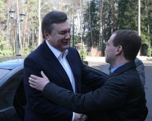 Янукович поїхав до Донецька зустрічати Медведєва