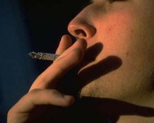 Працівникам американської лікарні заборонили пахнути тютюновим димом
