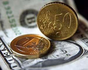 Доллар подешевел на 1 копейку, курс евро опустился на 10 копеек - межбанк