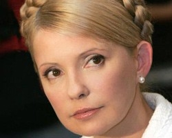 У Тимошенко проблемы со спиной. Она едва ходит