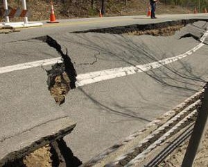 Японию снова сотрясло сильное землетрясение