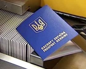 Янукович ветував закон про біометричні паспорти