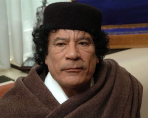 Повстанцы стреляли в голову Каддафи - пуля прошла навылет через висок - врач