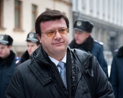 Оппозиция упрекает Януковича золотыми унитазами в &quot;Межгорье&quot;