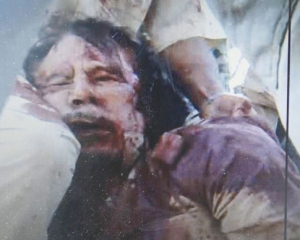 После вскрытия тела Каддафи его вновь поместят в холодильник для мяса