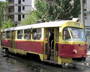 Київський трамвай переїхав жінку і зник з місця інциденту