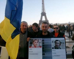 В Париже митинговали в поддержку Тимошенко