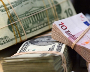 В Україні долар подешевшав на 1 копійку, євро подорожчав на купівлі