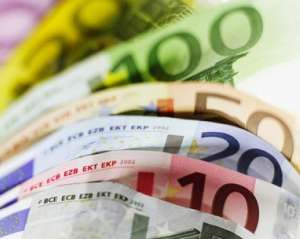 Евро подорожал на 9 копеек, курс доллара стабилен - межбанк