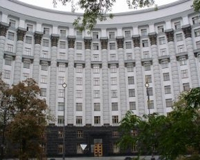 Под Кабмином одновременно две акции протеста - против МВФ и против России