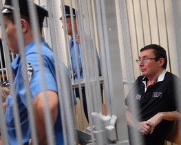 Прокурори вважають, що захисники Луценка зривають судові засідання