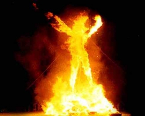 На Київщині чоловік через ревнощі спалив живцем трьох людей