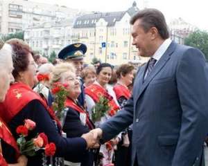 Янукович поклялся усилить благополучие ветеранов Второй мировой войны