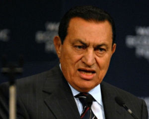 Суд над Мубараком перенесено на два місяці через лояльність судді