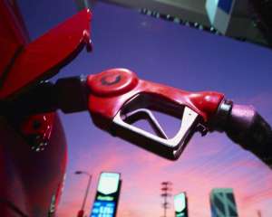 Заправщиков обязали до конца недели снизить цены на &quot;брендовые&quot; бензины