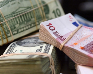 Евро растет к доллару: Эксперты советуют продавать единую валюту