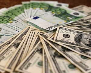 В Україні подешевшав євро, курс долара стабільний