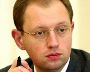 Яценюк пропонує Азарову піти у відставку, &quot;не відходячи від каси&quot;