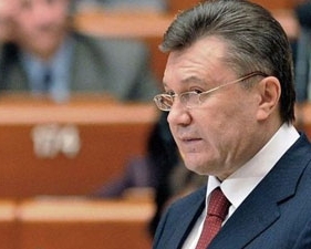 Янукович насварив Азарова за &quot;популістські закони&quot;