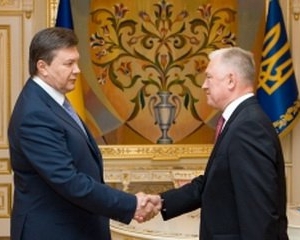 Януковичу сложно разговаривать с Минздравом, где министр работает &quot;из-под палки&quot;