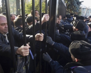 Последние социальные протесты в Украине могут привести к массовым беспорядкам - политолог