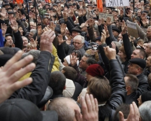 Під Радою збираються мітингувальники