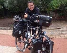 Вылечившийся от рака испанец, поехал в кругосветной путешествие на велосипеде