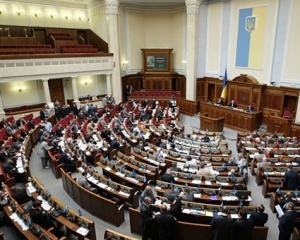 За правительство перед депутатами отчитывается Клюев