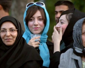 В иранском кино нельзя показывать женщину без шарфа на голове