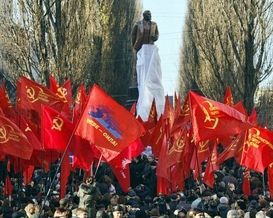Под Лениным в Киеве собрались несколько тысяч коммунистов