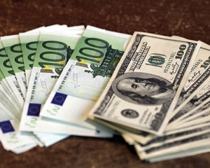 В Україні долар подорожчав на 2 копійки, курс євро просів на 5 копійок