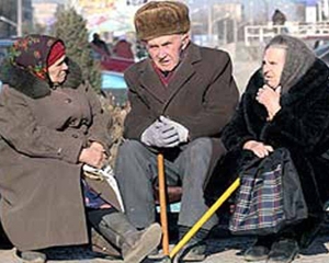 У Азарова хотят отменить немедленное начисление пенсий по судлвому решению