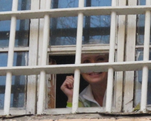 Тимошенко во время прогулки в СИЗО "по неосторожности" повредила позвоночник