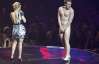 В Ірландії вручили MTV EMA: Леді Гага на колінах і голий хлопець на сцені