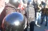 "Беркут" скрутил одного коммуниста и двух националистов после драки на Крещатике
