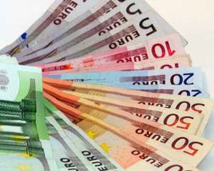 В Україні трохи подешевшав євро, за долар дають більше 8 гривень