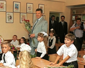 Против деукраинизации ТВ и радио под окна Януковича придут дети