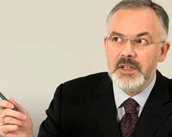 Табачник хочет, чтобы чиновники обязательно знали русский