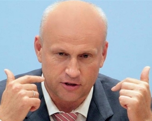 Перспективи Януковича залежать від того, де Азаров позичає гроші - Рибачук