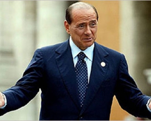 Под скандирование &quot;Прощай, Сильвио!&quot; Берлускони подал в отставку