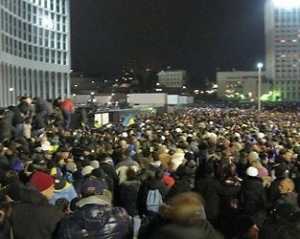 Вболівальники лізли на "Олімпійський" через паркан: "задля безпеки" відключили турнікети