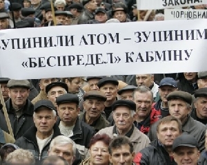 Донецкие чернобыльцы провели ночь в Пенсионном фонде и начали голодовку