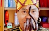 53-річний китаєць засовує собі в ніс по дві змії