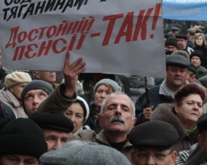 Чорнобильці під Кабміном поспілкувалися з Карпачовою і почали розходитися