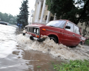 Днепропетровск ушел под воду из-за прорыва канализации